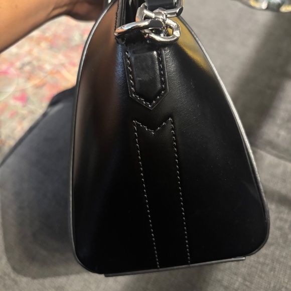 Givenchy Antigona Lock Toy Top Handle bag in Leather - Picture 5 of 7